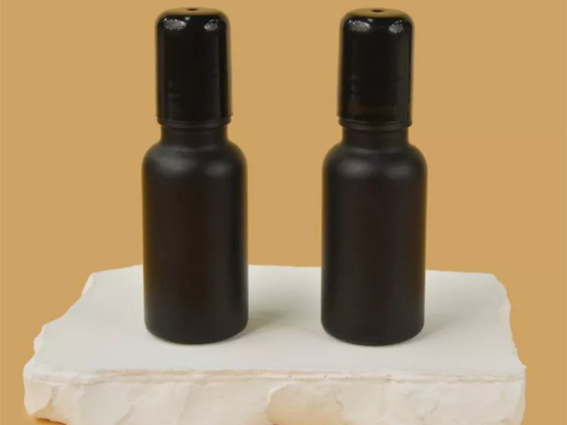 エッセンシャルオイルのボトルを掃除する方法は？